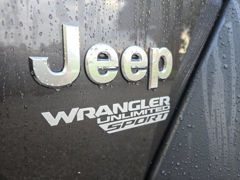Used 2019 Jeep Wrangler Unlimited Sport S AWD/4WD image 18