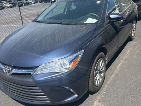 Used 2015 Toyota Camry LE image 1