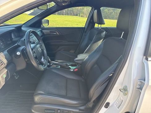 Used 2016 Honda Accord Sport image 14