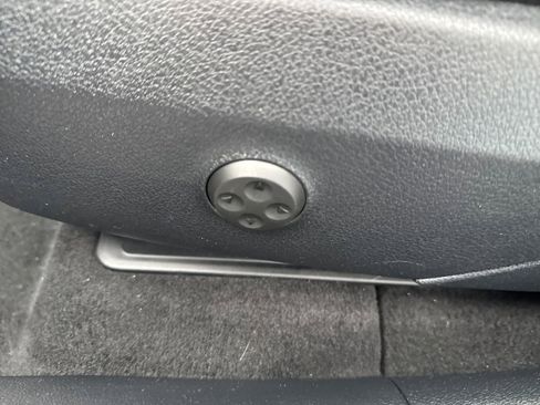 Used 2025 Mercedes-Benz GLC 300 4MATIC image 10