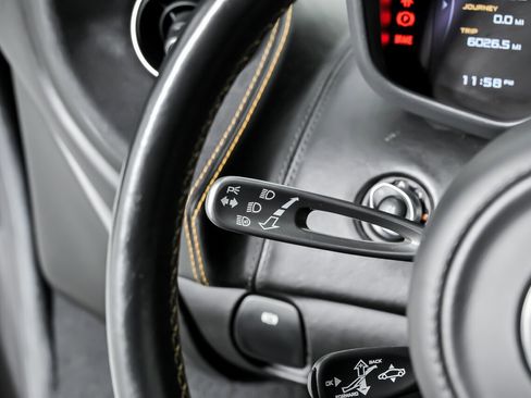 Used 2018 McLaren 570S Spider image 34