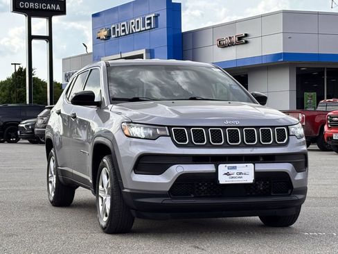 Used 2023 Jeep Compass Sport image 1