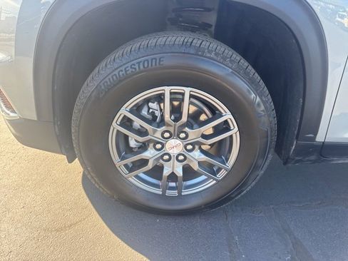 Used 2025 GMC Acadia Elevation image 27