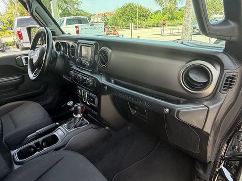 Used 2018 Jeep Wrangler Unlimited Sport S AWD/4WD image 14