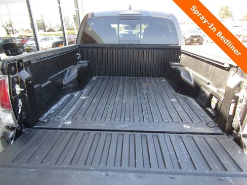 Used 2022 Toyota Tacoma TRD Off-Road w/ Technology Package image 15