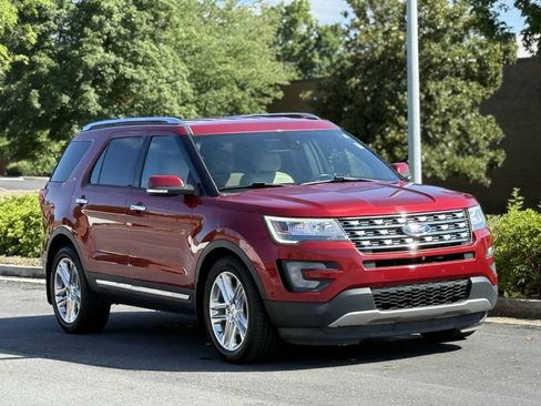Used 2017 Ford Explorer Limited w/ Equipment Group 301A FWD image 2