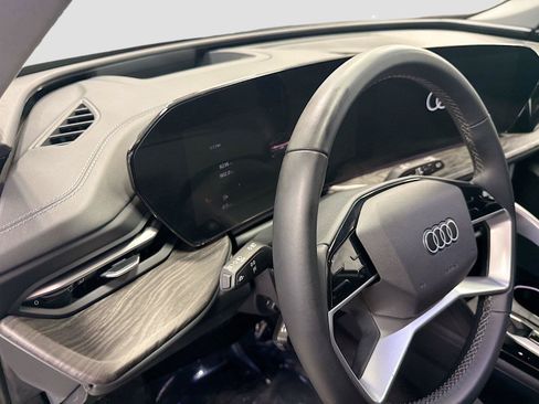Certified 2025 Audi Q5 Premium AWD/4WD image 9