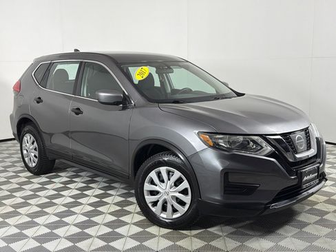 Used 2017 Nissan Rogue S image 2