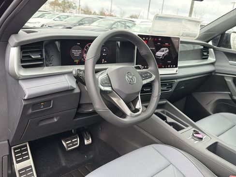 New 2026 Volkswagen Tiguan SE R-Line FWD image 10