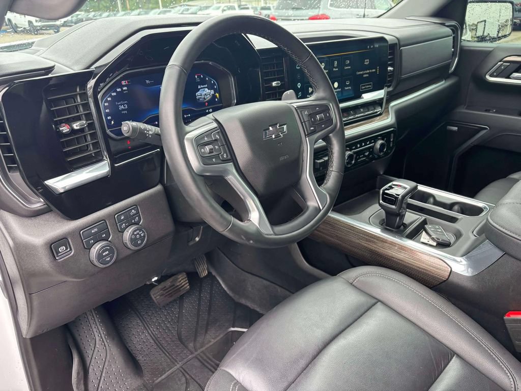 Used 2025 Chevrolet Silverado 1500 RST w/ Dark Appearance Package AWD/4WD image 6