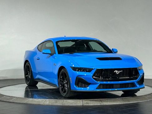Used 2026 Ford Mustang GT Premium RWD image 2