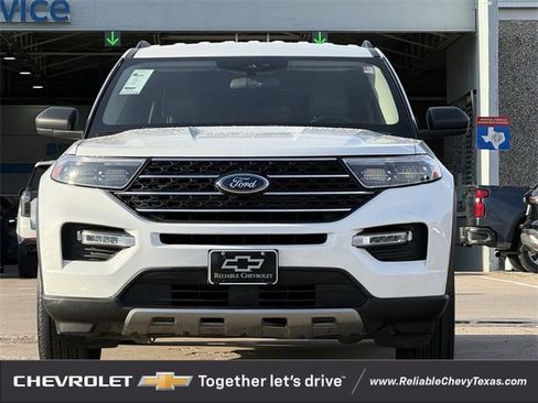 Used 2021 Ford Explorer XLT w/ Equipment Group 202A image 3