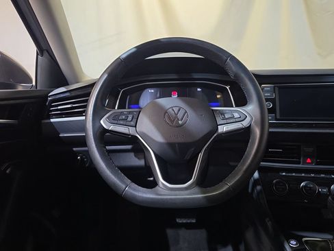 Used 2024 Volkswagen Jetta SE FWD image 11