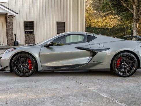 Used 2024 Chevrolet Corvette Z06 w/ Z07 Performance Package RWD image 4
