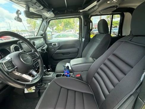 Used 2022 Jeep Gladiator Overland w/ LED Lighting Group AWD/4WD image 7