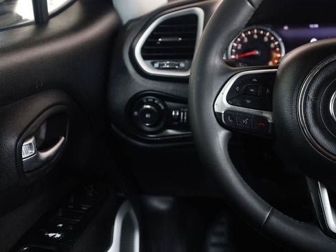 Used 2018 Jeep Renegade Latitude w/ UConnect 8.4 Nav Group FWD image 27