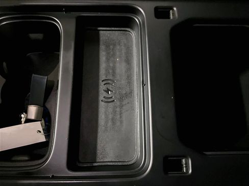 Used 2022 Land Rover Defender 110 SE image 27