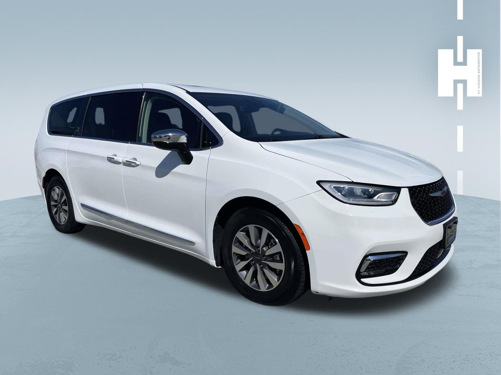 Used 2023 Chrysler Pacifica Limited FWD image 1