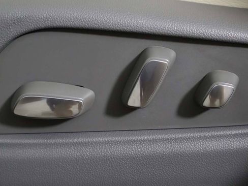 Used 2022 Cadillac XT6 Premium Luxury w/ Technology Package image 36