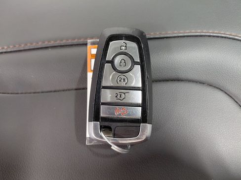 Certified 2025 Ford Expedition Active AWD/4WD image 10