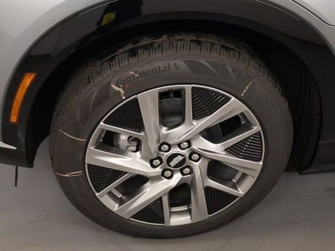 New 2026 Cadillac Optiq Luxury 1 image 7