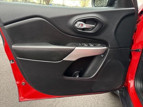 Used 2017 Jeep Cherokee Trailhawk w/ Comfort/Convenience Group image 17