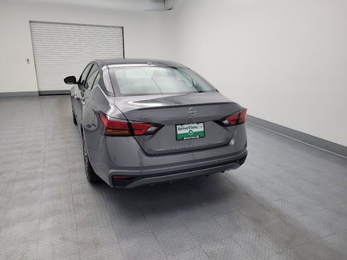 Used 2025 Nissan Altima 2.5 SV FWD image 6