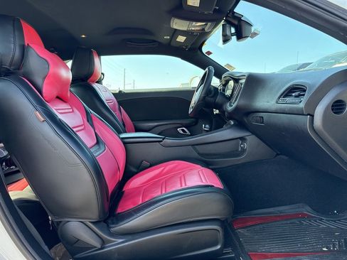 Used 2021 Dodge Challenger SXT image 9