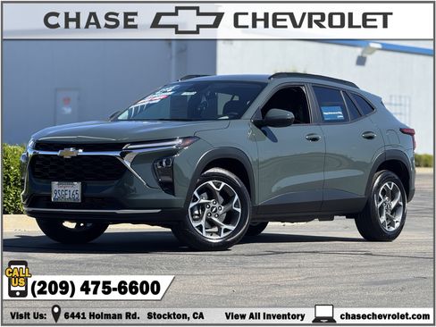 Used 2025 Chevrolet Trax LT FWD image 1