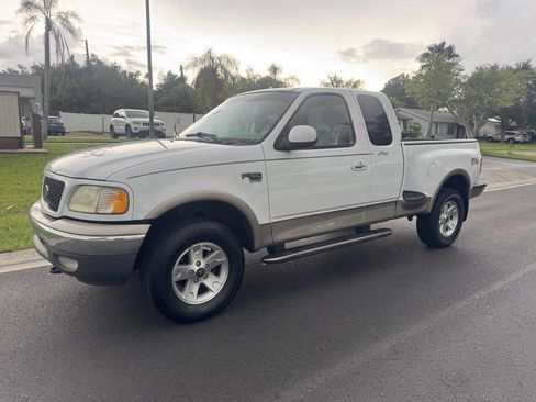 Used 2002 Ford F150 Lariat image 2
