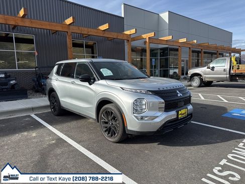 Used 2022 Mitsubishi Outlander SE image 7