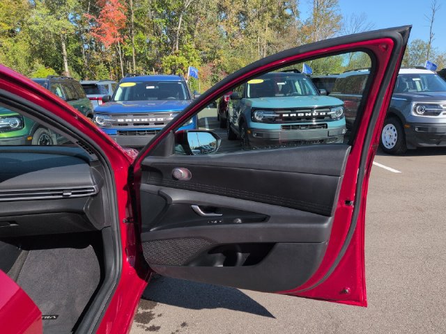 Used 2024 Hyundai Elantra SEL FWD image 14