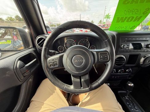 Used 2017 Jeep Wrangler Unlimited Sport w/ Connectivity Group AWD/4WD image 8