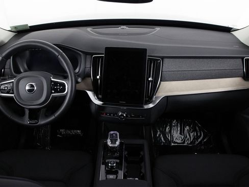 Certified 2025 Volvo XC90 B6 Plus w/ Protection Package Premier image 7