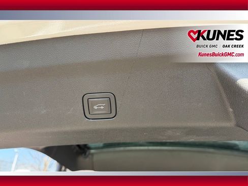 Used 2025 GMC Yukon Denali image 7