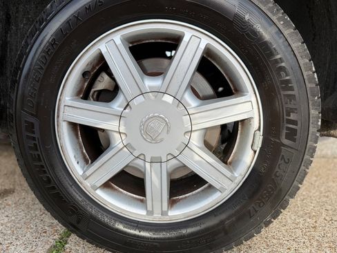 Used 2004 Cadillac SRX w/ Preferred Equipment Group RWD image 24