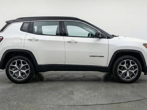 Used 2025 Jeep Compass Limited image 11
