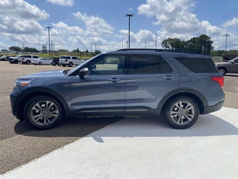 Used 2021 Ford Explorer XLT w/ Equipment Group 202A RWD image 4