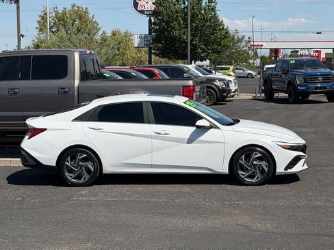 Used 2025 Hyundai Elantra Limited FWD image 3