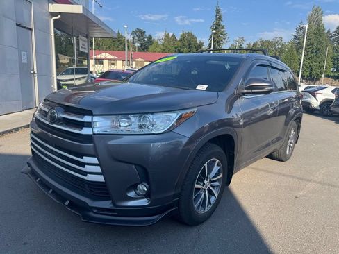 Used 2017 Toyota Highlander XLE AWD/4WD image 7