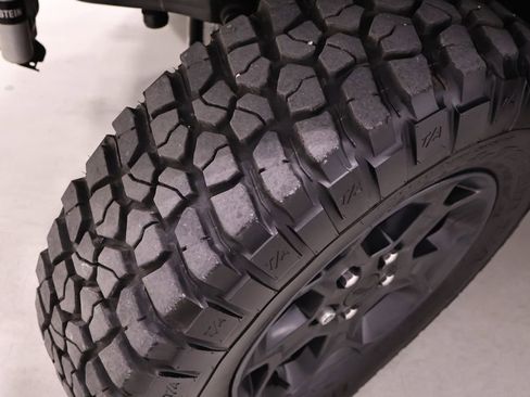 Used 2023 Jeep Gladiator Willys image 38