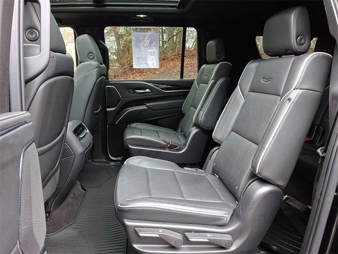 Used 2022 Cadillac Escalade ESV Sport w/ Touring Package image 10