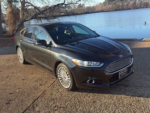 Used 2015 Ford Fusion Titanium image 2