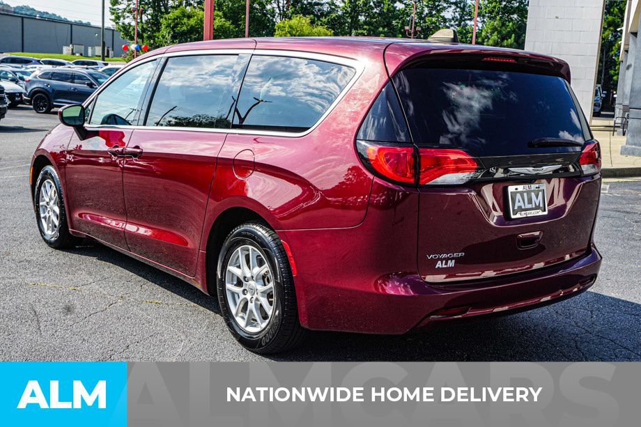 Used 2022 Chrysler Voyager LX FWD image 4