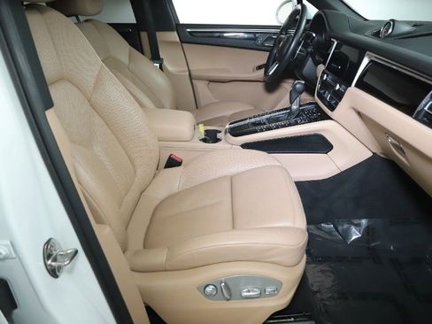 Used 2021 Porsche Macan AWD/4WD image 40