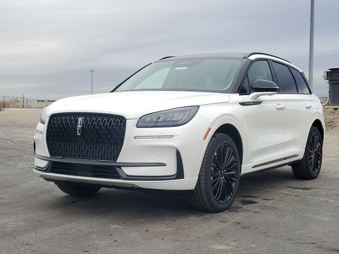 New 2026 Lincoln Corsair Premiere image 2