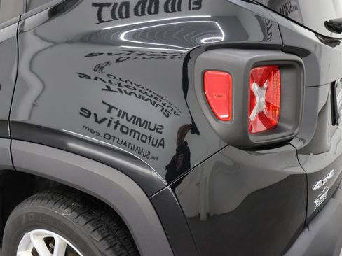 Used 2019 Jeep Renegade Latitude AWD/4WD image 30