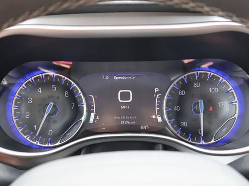 Used 2024 Chrysler Pacifica Touring-L FWD image 27