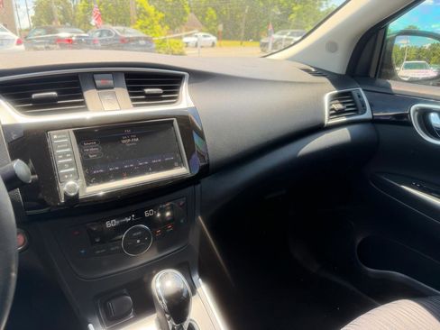 Used 2019 Nissan Sentra SV FWD image 13