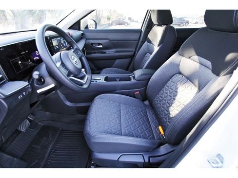 New 2026 Nissan Kicks SV w/ SV Premium Package FWD image 6